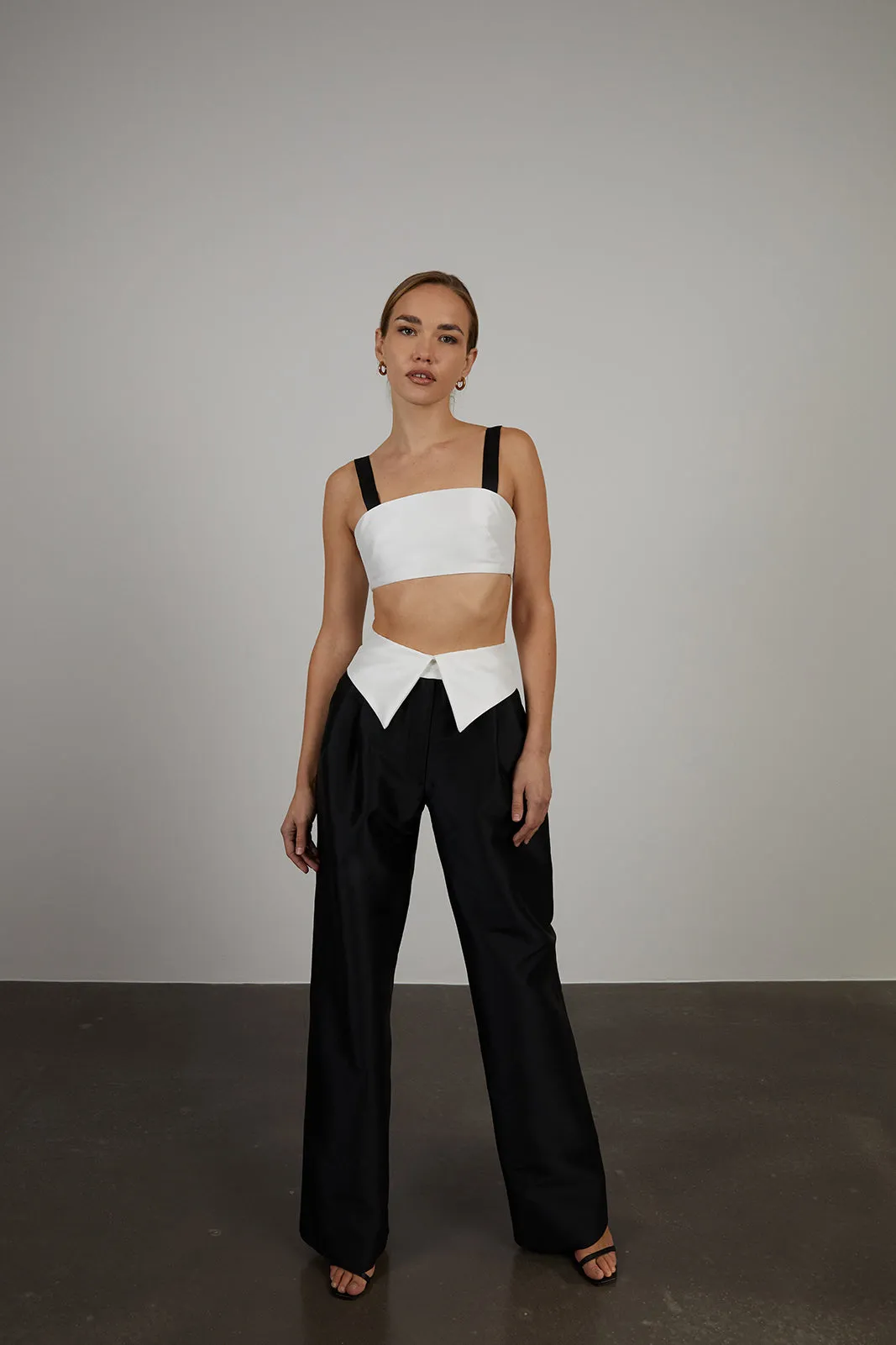 CROP TOP BRANCO E PRETO